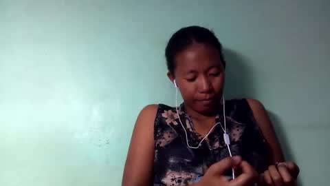 Snapshot of noellah chatting on March 11, 5:57 pm noellah online show from March 11, 5:57 pm