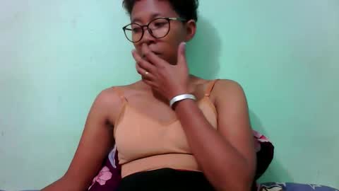 Snapshot of noellah chatting on September 14, 5:27 am noellah online show from September 14, 5:27 am