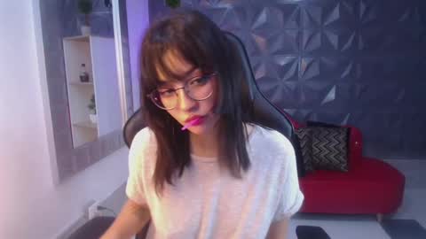 Snapshot of noeva_ chatting on September 16, 5:43 pm Noeva online show from September 16, 5:43 pm
