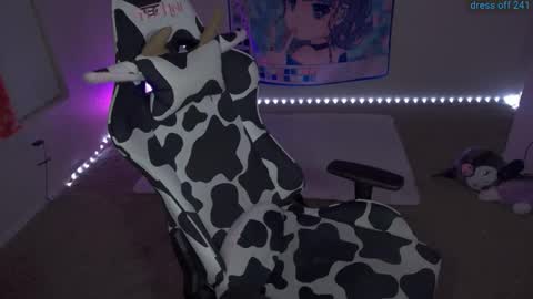 Claire moon online show from April 28, 7:01 am