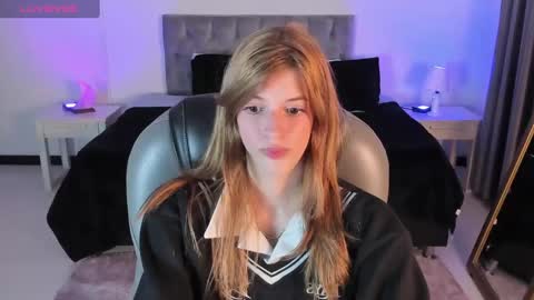 Snapshot of nora_vennucci chatting on March 1, 7:37 pm Nora online show from March 1, 7:37 pm