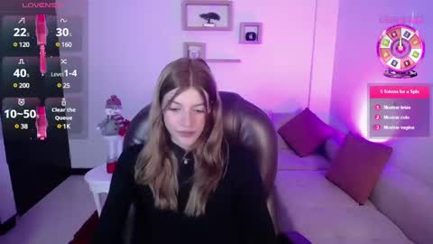 Snapshot of nora_vennucci chatting on December 11, 8:07 pm Nora online show from December 11, 8:07 pm