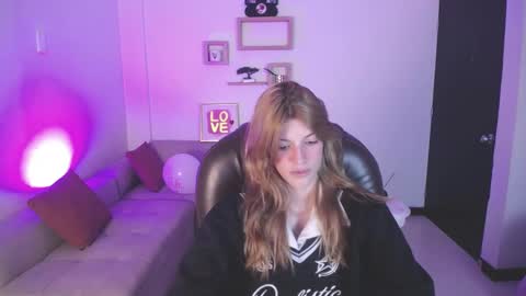 Snapshot of nora_vennucci chatting on February 18, 6:28 pm Nora online show from February 18, 6:28 pm