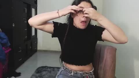 Snapshot of noreen_ chatting on February 8, 2:27 pm noreen_ online show from February 8, 2:27 pm