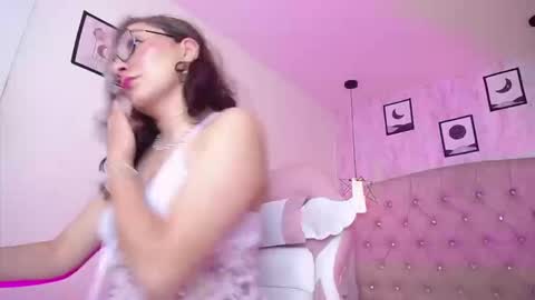 V A L E R Y  online show from March 10, 4:00 pm