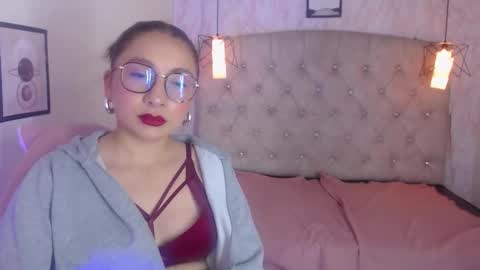 V A L E R Y  online show from March 7, 11:50 am