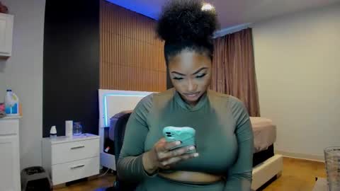 Snapshot of novacandy chatting on February 11, 4:24 pm Nova online show from February 11, 4:24 pm