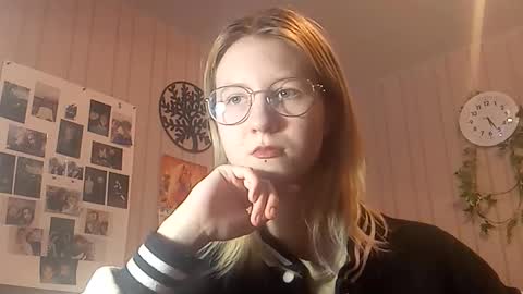 Sari  It is my first day  online show from February 9, 2:19 pm