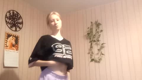 Sari  It is my first day  online show from March 10, 3:16 pm