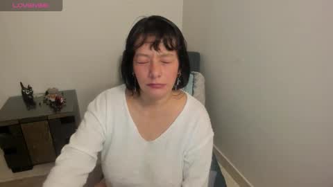 nuit_rose online show from January 16, 2:40 am