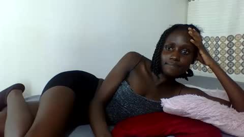 nylamoon1 online show from June 10, 1:49 am