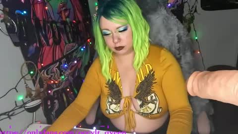 Snapshot of occvlt_qveen chatting on January 2, 2:11 am occvlt qveen online show from January 2, 2:11 am