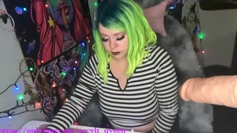 Snapshot of occvlt_qveen chatting on February 3, 12:36 am occvlt qveen online show from February 3, 12:36 am