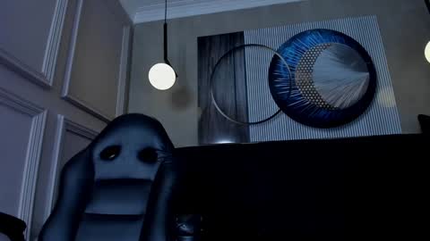 independent model online show from January 25, 3:40 am