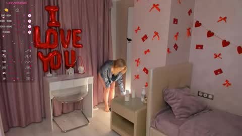 Lynna online show from March 3, 3:15 pm