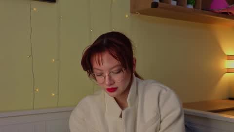 Mona online show from March 5, 8:26 pm