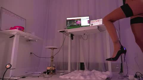 Kelly online show from April 22, 2:52 am