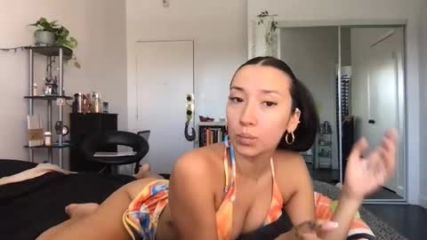 ohmillieevanillie online show from June 10, 4:05 pm