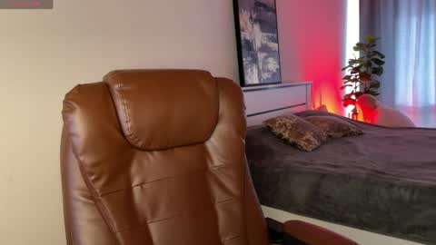 Emma online show from May 4, 1:20 am