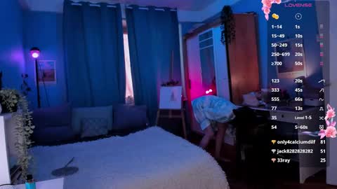 Snapshot of ohmymiami_ chatting on March 9, 8:40 am Light online show from March 9, 8:40 am