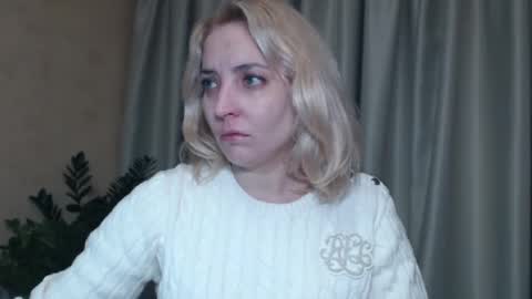Snapshot of ohsweetmari chatting on January 9, 6:36 pm Mari online show from January 9, 6:36 pm