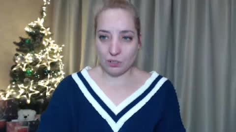 Snapshot of ohsweetmari chatting on December 27, 11:50 am Mari online show from December 27, 11:50 am