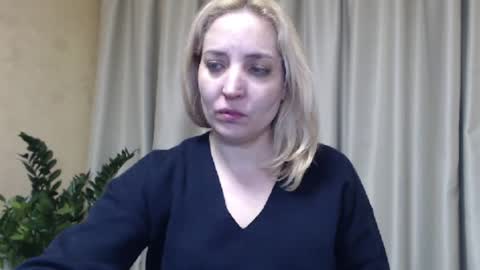 Snapshot of ohsweetmari chatting on February 26, 6:14 pm Mari online show from February 26, 6:14 pm