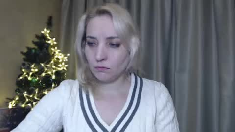 Snapshot of ohsweetmari chatting on December 30, 3:02 pm Mari online show from December 30, 3:02 pm