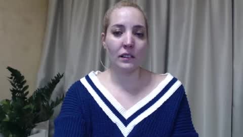 Snapshot of ohsweetmari chatting on February 19, 6:10 pm Mari online show from February 19, 6:10 pm
