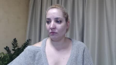 Snapshot of ohsweetmari chatting on January 26, 12:11 pm Mari online show from January 26, 12:11 pm
