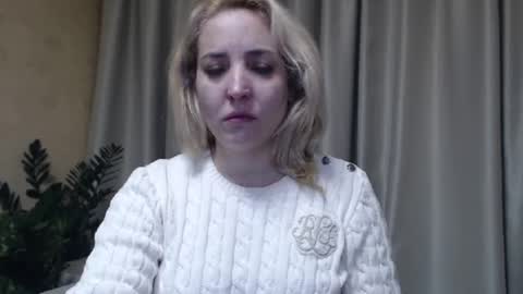 Snapshot of ohsweetmari chatting on February 14, 3:15 pm Mari online show from February 14, 3:15 pm
