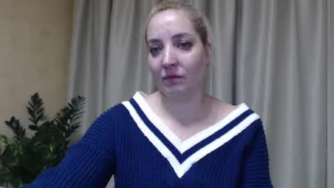 Snapshot of ohsweetmari chatting on January 24, 4:17 pm Mari online show from January 24, 4:17 pm
