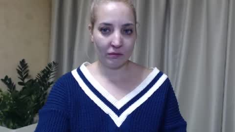 Snapshot of ohsweetmari chatting on February 7, 4:14 pm Mari online show from February 7, 4:14 pm