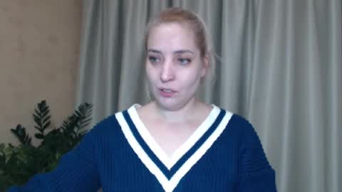 Snapshot of ohsweetmari chatting on January 12, 2:30 pm Mari online show from January 12, 2:30 pm