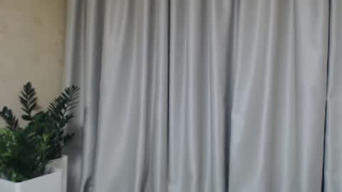 Snapshot of ohsweetmari chatting on January 29, 3:26 pm Mari online show from January 29, 3:26 pm