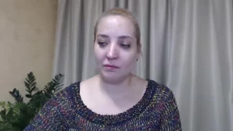 Snapshot of ohsweetmari chatting on January 14, 3:04 pm Mari online show from January 14, 3:04 pm