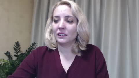 Snapshot of ohsweetmari chatting on January 19, 2:59 pm Mari online show from January 19, 2:59 pm
