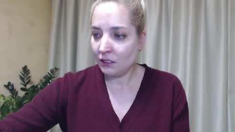 Snapshot of ohsweetmari chatting on January 30, 6:21 pm Mari online show from January 30, 6:21 pm