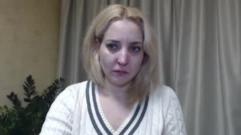 Snapshot of ohsweetmari chatting on February 8, 11:33 am Mari online show from February 8, 11:33 am