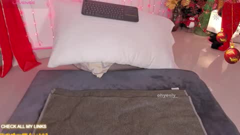 ohyesly_ online show from December 23, 10:08 am