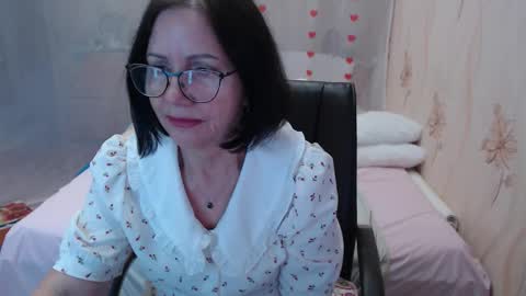 Snapshot of olgahottie chatting on October 9, 1:32 am OlgaHottie online show from October 9, 1:32 am