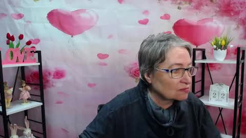 OlgaLuck online show from April 22, 5:15 am