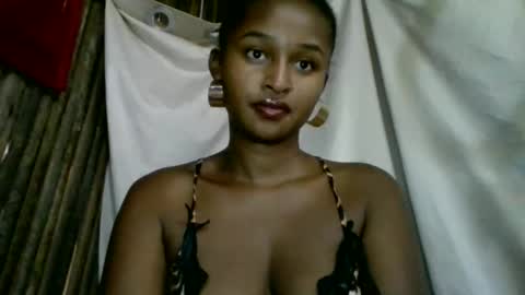 olinah610 online show from April 26, 6:22 am