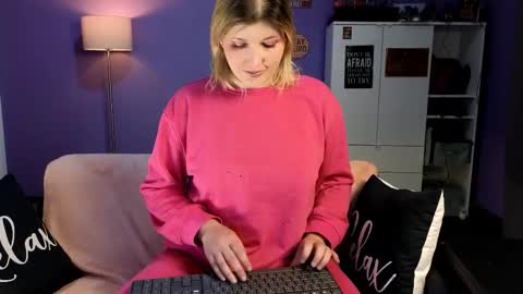 OliSunny Olivia online show from March 20, 8:58 pm