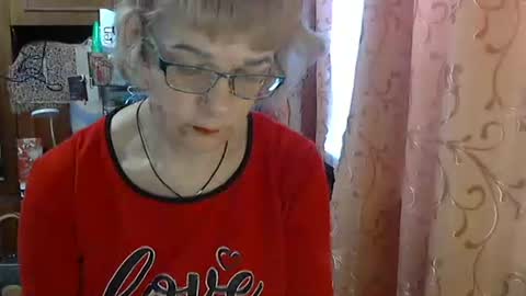 Olivia Mia online show from April 22, 7:05 am