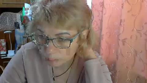 Olivia Mia online show from April 26, 2:26 pm