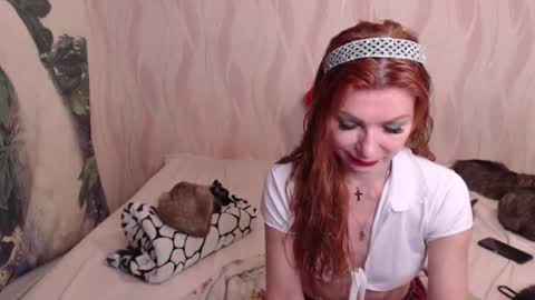 Snapshot of olivia_redd chatting on March 8, 11:18 pm Olivia online show from March 8, 11:18 pm