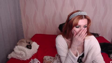 Snapshot of olivia_redd chatting on December 15, 9:42 pm Olivia online show from December 15, 9:42 pm