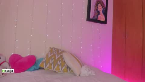 olivia_s19 online show from February 1, 3:05 am