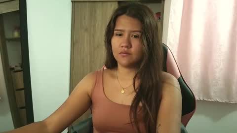 Snapshot of olivia_watson_ chatting on September 28, 1:27 pm Olivia online show from September 28, 1:27 pm